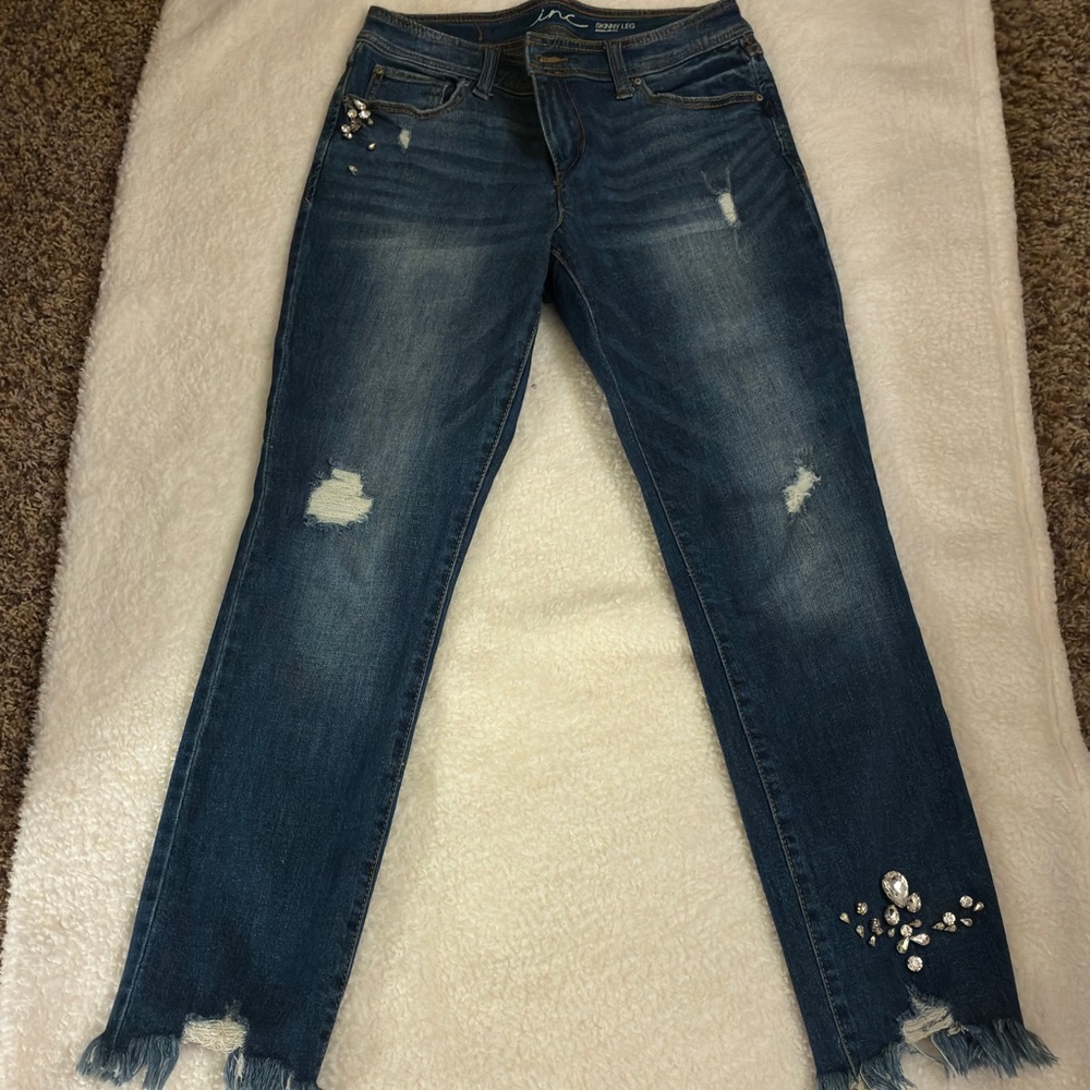 INC Embellished Blue Jeans SZ 4 Preowned missing gem on pocket.